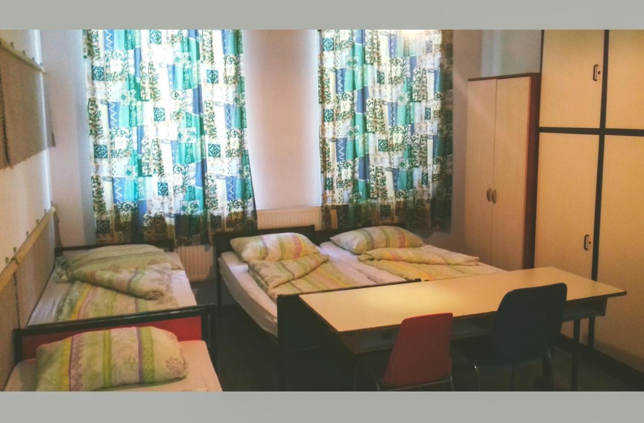 Romzsa Todor Kollegium Vandrarhem Szeged Exteriör bild
