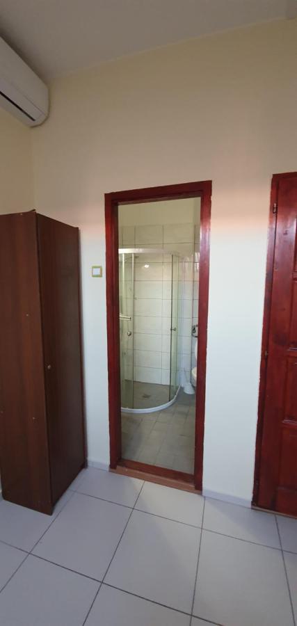 Romzsa Todor Kollegium Vandrarhem Szeged Exteriör bild