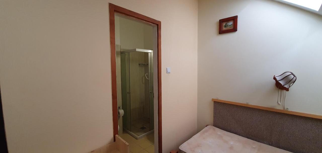 Romzsa Todor Kollegium Vandrarhem Szeged Exteriör bild