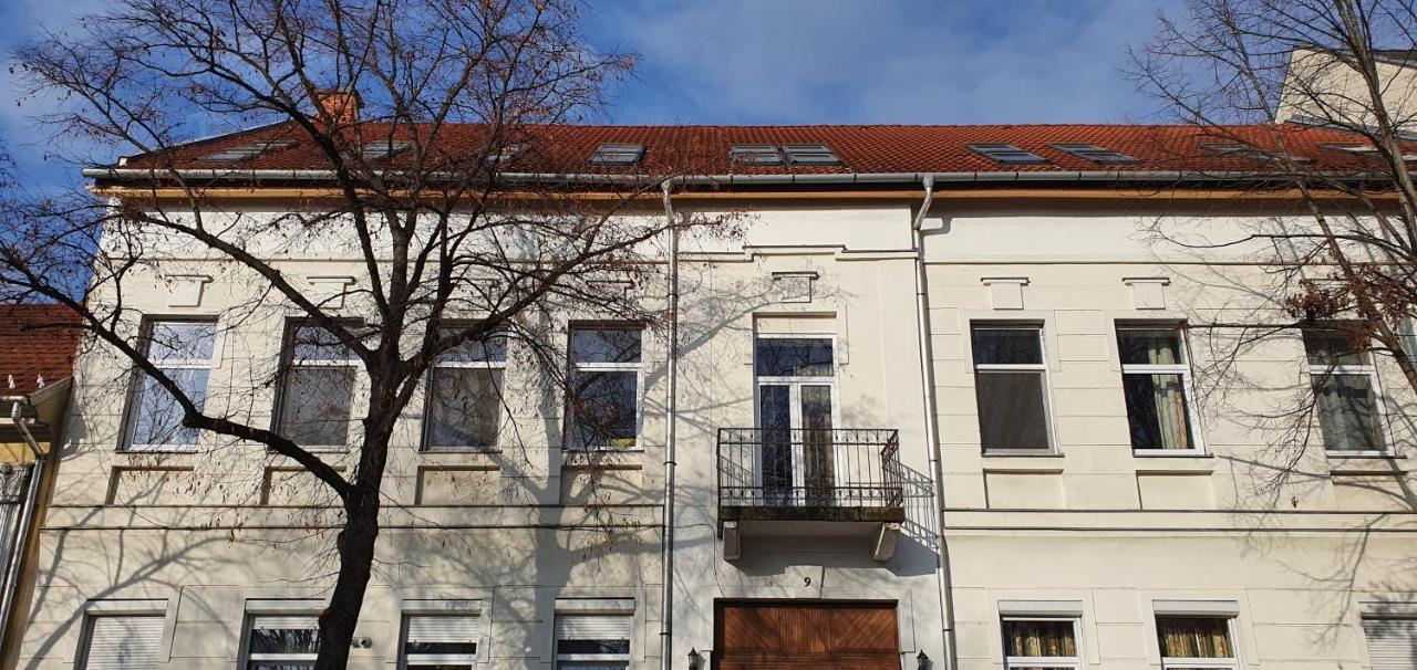 Romzsa Todor Kollegium Vandrarhem Szeged Exteriör bild