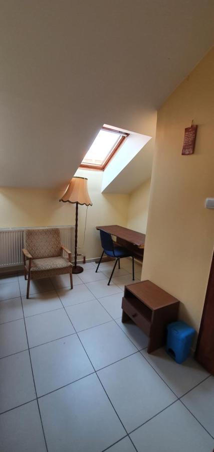 Romzsa Todor Kollegium Vandrarhem Szeged Exteriör bild