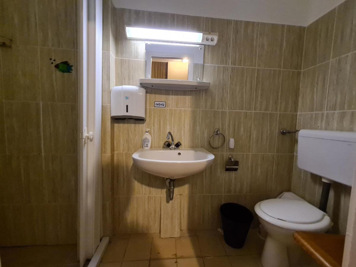 Romzsa Todor Kollegium Vandrarhem Szeged Exteriör bild
