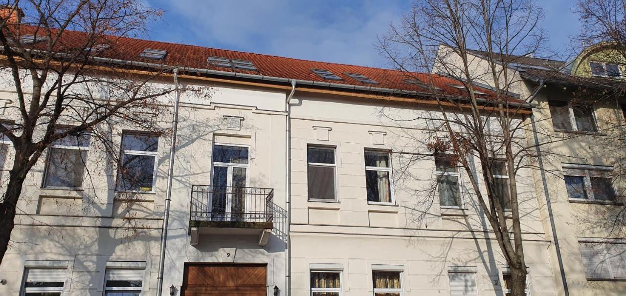Romzsa Todor Kollegium Vandrarhem Szeged Exteriör bild