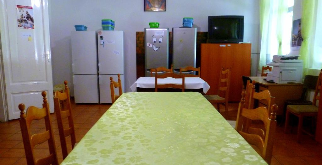 Romzsa Todor Kollegium Vandrarhem Szeged Exteriör bild