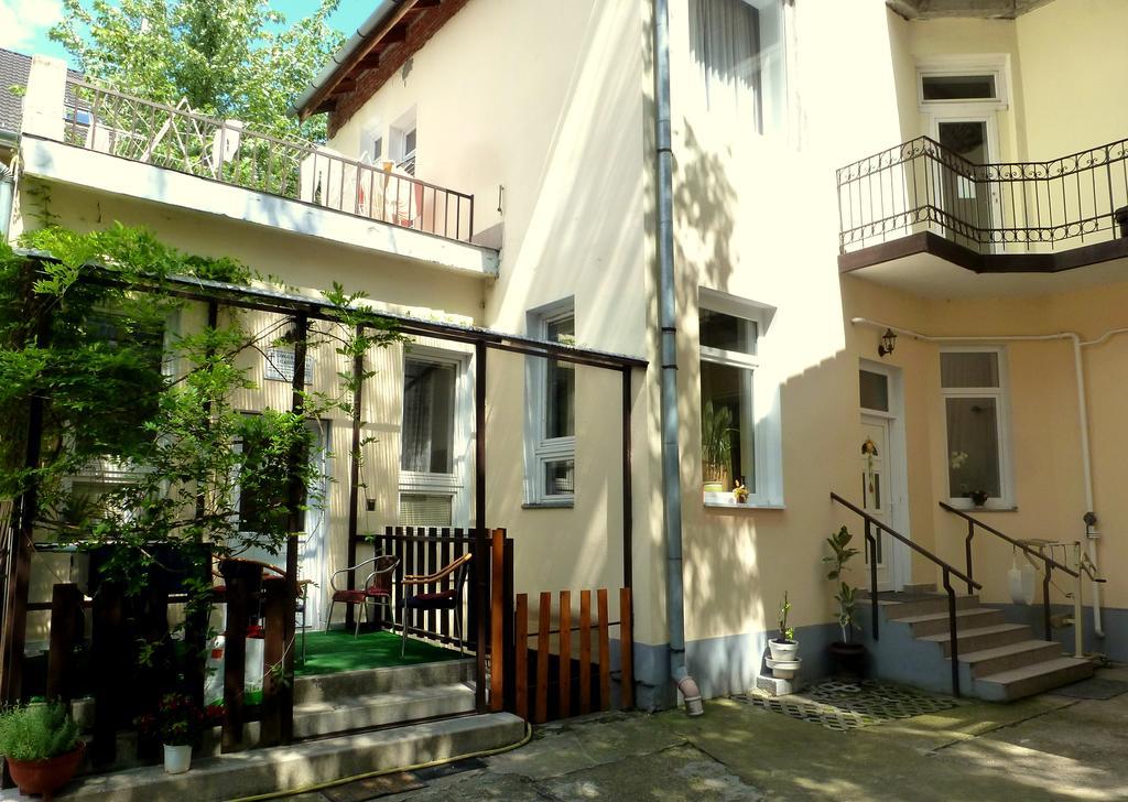Romzsa Todor Kollegium Vandrarhem Szeged Exteriör bild