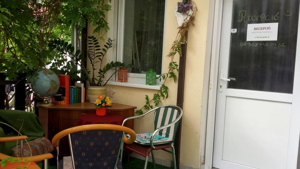 Romzsa Todor Kollegium Vandrarhem Szeged Exteriör bild